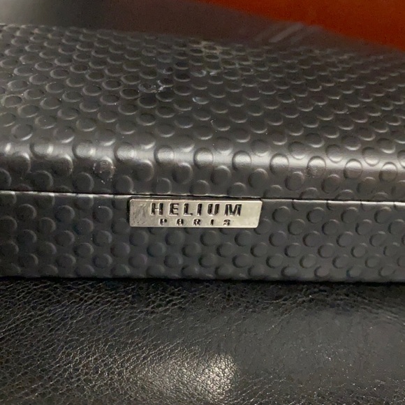 Helium Paris Vintage eye glass case. - Picture 2 of 8